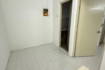 Double Storey House For Sale in Menglembu Ipoh-Convenience area and Move in condition  