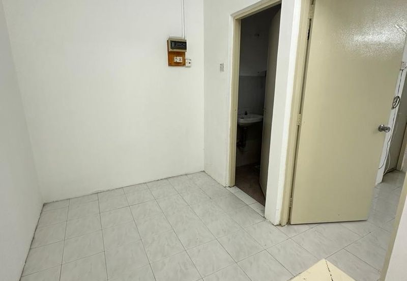 Double Storey House For Sale in Menglembu Ipoh-Convenience area and Move in condition  