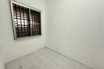 Double Storey House For Sale in Menglembu Ipoh-Convenience area and Move in condition  