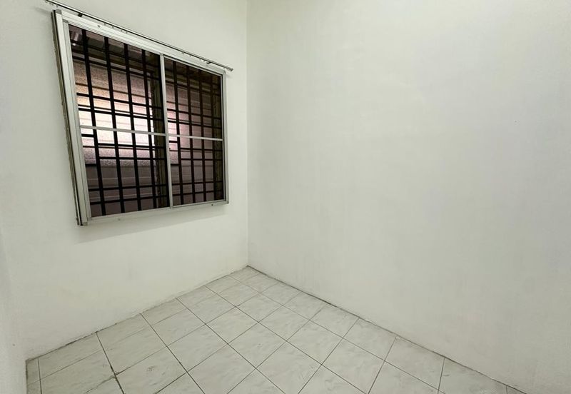 Double Storey House For Sale in Menglembu Ipoh-Convenience area and Move in condition  