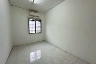 Double Storey House For Sale in Menglembu Ipoh-Convenience area and Move in condition  