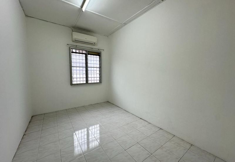 Double Storey House For Sale in Menglembu Ipoh-Convenience area and Move in condition  