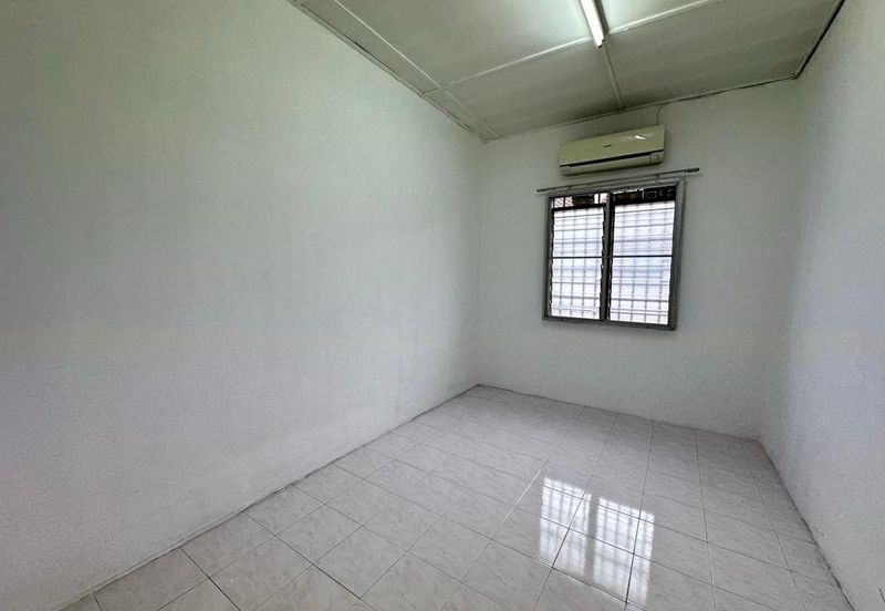 Double Storey House For Sale in Menglembu Ipoh-Convenience area and Move in condition  