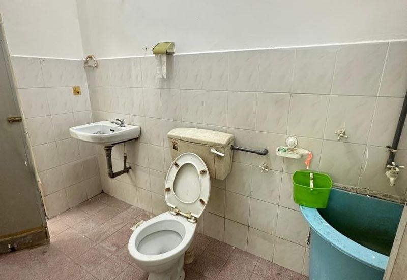 Double Storey House For Sale in Menglembu Ipoh-Convenience area and Move in condition  