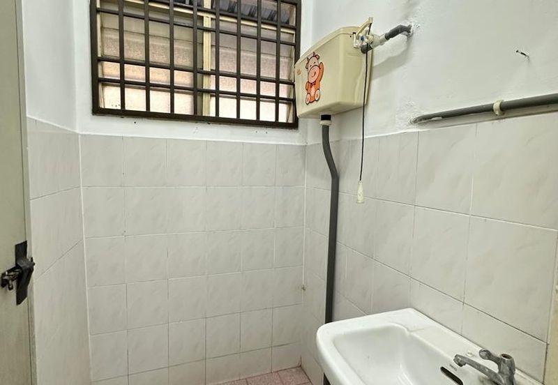 Double Storey House For Sale in Menglembu Ipoh-Convenience area and Move in condition  