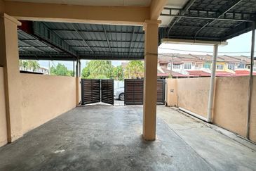 Double Storey House For Sale in Menglembu Ipoh-Convenience area and Move in condition  