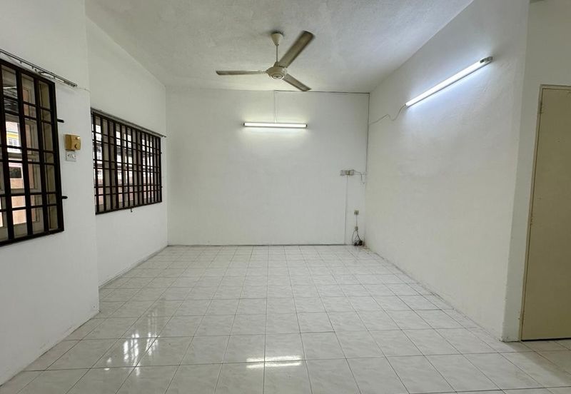 Double Storey House For Sale in Menglembu Ipoh-Convenience area and Move in condition  