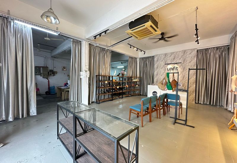 2adjoining Double Storey Shop For Sale in Menglembu Ipoh  