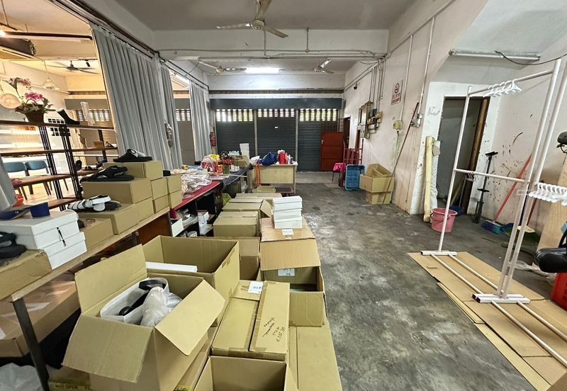 2adjoining Double Storey Shop For Sale in Menglembu Ipoh  