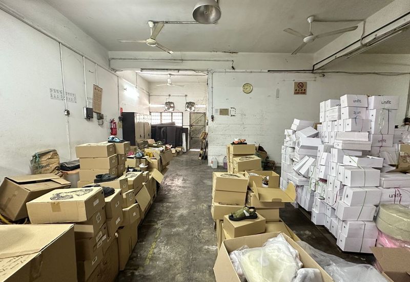 2adjoining Double Storey Shop For Sale in Menglembu Ipoh  