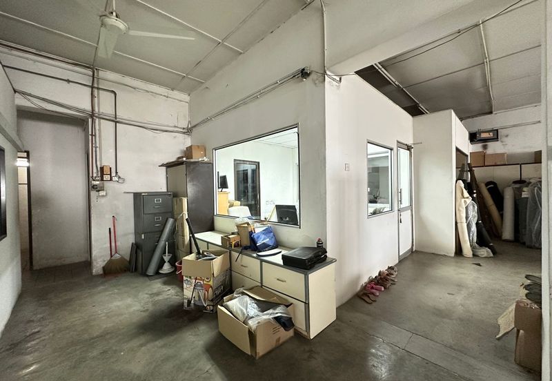 2adjoining Double Storey Shop For Sale in Menglembu Ipoh  