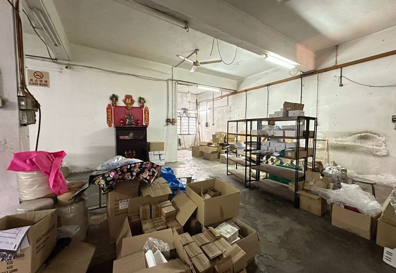 2adjoining Double Storey Shop For Sale in Menglembu Ipoh  