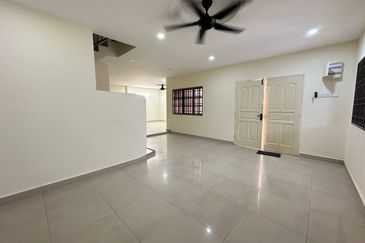 Double Storey Endlot House For Rent in Pengkalan Ipoh-Fully Renovated 