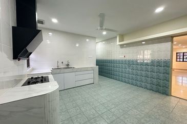 Double Storey Endlot House For Rent in Pengkalan Ipoh-Fully Renovated 