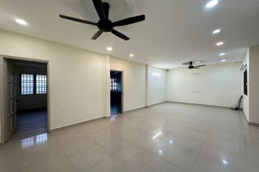 Double Storey Endlot House For Rent in Pengkalan Ipoh-Fully Renovated 
