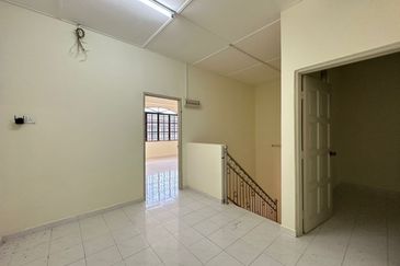 Double Storey Endlot House For Rent in Pengkalan Ipoh-Fully Renovated 