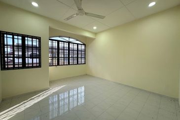 Double Storey Endlot House For Rent in Pengkalan Ipoh-Fully Renovated 