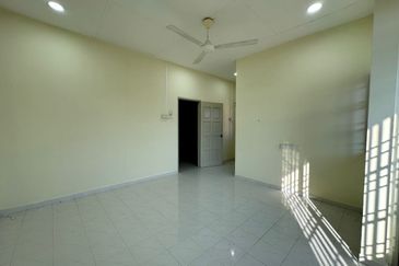Double Storey Endlot House For Rent in Pengkalan Ipoh-Fully Renovated 