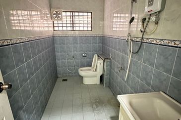 Double Storey Endlot House For Rent in Pengkalan Ipoh-Fully Renovated 