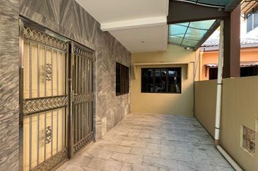 Double Storey Endlot House For Rent in Pengkalan Ipoh-Fully Renovated 