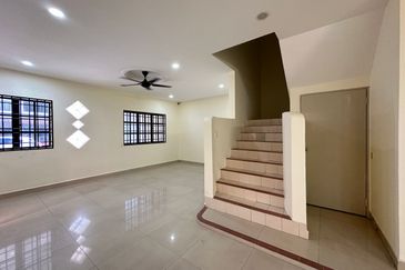 Double Storey Endlot House For Rent in Pengkalan Ipoh-Fully Renovated 
