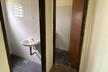 Double Storey Shop Lot For Rent in Ipoh Pasir Puteh/Ipoh Town Center