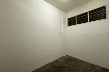 Panorama Lapangan Perdana Flat