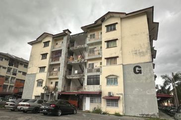 Panorama Lapangan Perdana Flat