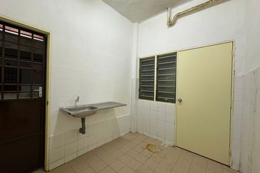 Panorama Lapangan Perdana Flat