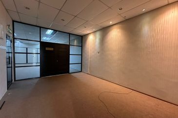 Ipoh Bercham 2nd Floor Office Lot For Rent  -facing main road