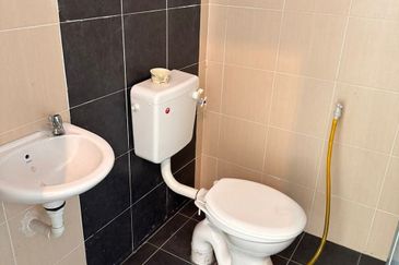 Ipoh Bercham 2nd Floor Office Lot For Rent  -facing main road