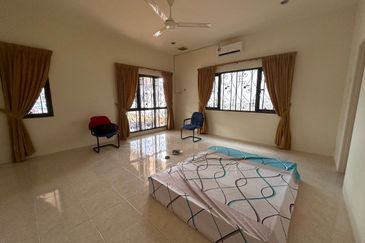 Double Storey Bungalow House For Rent at Klebang Ipoh-Newly Refurbished and Bigger Land area