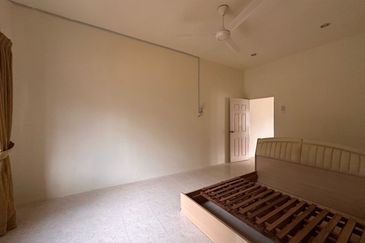 Double Storey Bungalow House For Rent at Klebang Ipoh-Newly Refurbished and Bigger Land area