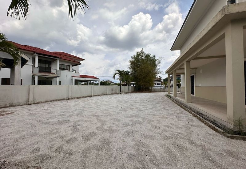 Double Storey Bungalow House For Rent at Klebang Ipoh-Newly Refurbished and Bigger Land area