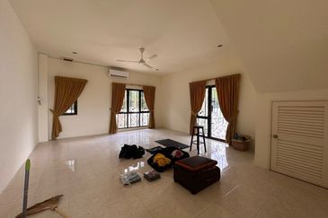 Double Storey Bungalow House For Rent at Klebang Ipoh-Newly Refurbished and Bigger Land area