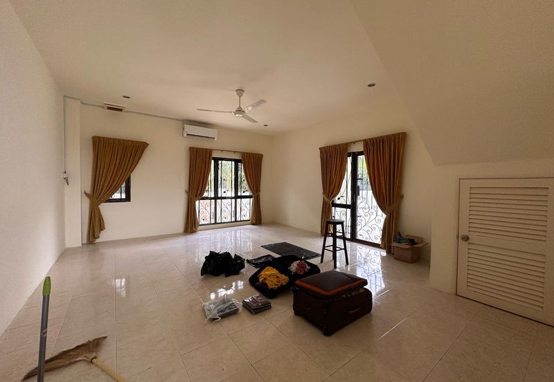 Double Storey Bungalow House For Rent at Klebang Ipoh-Newly Refurbished and Bigger Land area