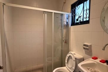 Double Storey Bungalow House For Rent at Klebang Ipoh-Newly Refurbished and Bigger Land area