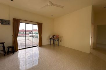 Double Storey Bungalow House For Rent at Klebang Ipoh-Newly Refurbished and Bigger Land area