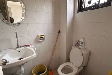 Double Storey Bungalow House For Rent at Klebang Ipoh-Newly Refurbished and Bigger Land area