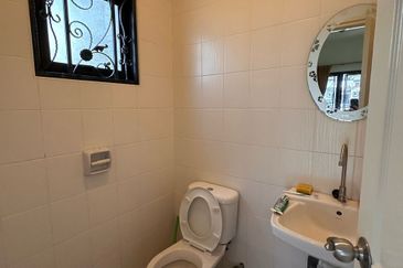 Double Storey Bungalow House For Rent at Klebang Ipoh-Newly Refurbished and Bigger Land area