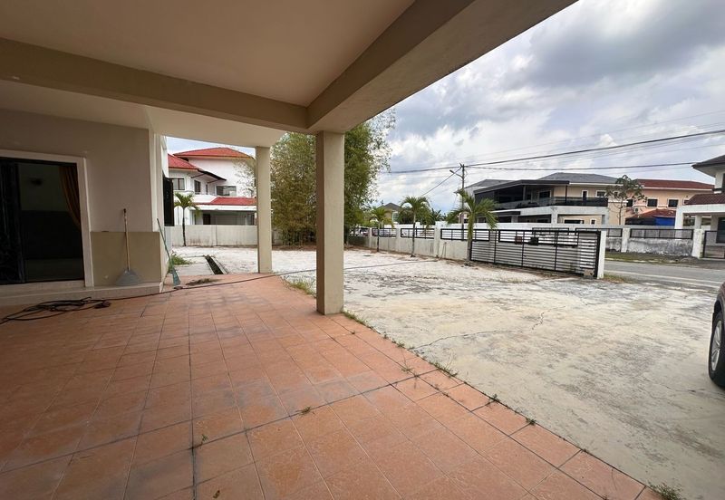 Double Storey Bungalow House For Rent at Klebang Ipoh-Newly Refurbished and Bigger Land area