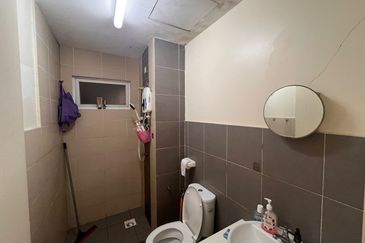 First Residence (Residensi Unggul)