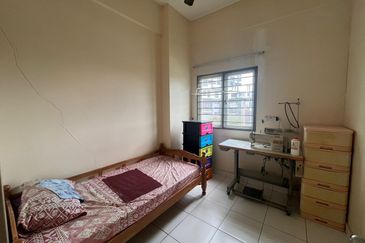 First Residence (Residensi Unggul)