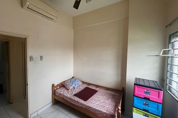 First Residence (Residensi Unggul)