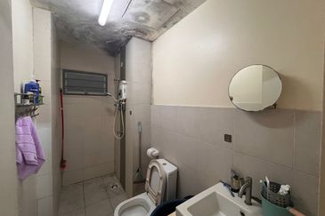 First Residence (Residensi Unggul)