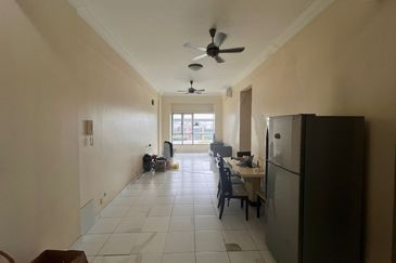 First Residence (Residensi Unggul)