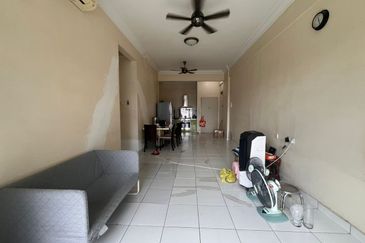 First Residence (Residensi Unggul)