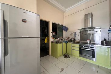 First Residence (Residensi Unggul)