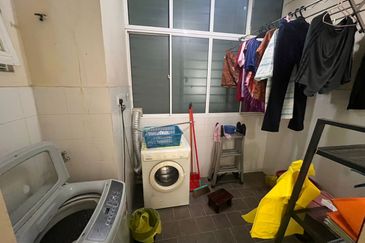 First Residence (Residensi Unggul)