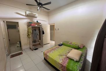 First Residence (Residensi Unggul)